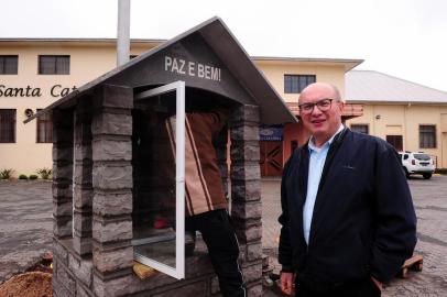  CAXIAS DO SUL, RS, BRASIL, 03/10/2018 - O Padre Renato Ariotti, da Igreja de Santa Catarina, inaugura capitel em homenagem à são Francisco de Assis, protetor dos animais. (Marcelo Casagrande/Agência RBS)