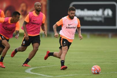 Rafael Sobis durante treino do Inter 