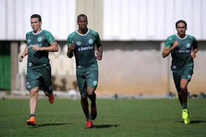  CAXIAS DO SUL, RS, BRASIL, 08/01/2019 - Equipe do Juventude se prepara para jogo-treino contra o Criciúma. NA FOTO: zagueiro Sidimar, zagueiro Neguete e o meia Aprile. (Marcelo Casagrande/Agência RBS)