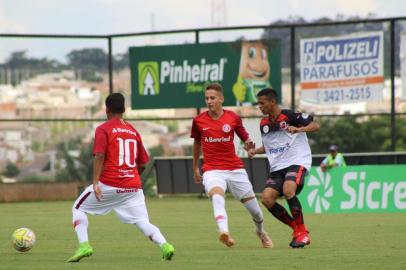  Inter vence o Trem por 4 a 0. Brenner comemora o gol