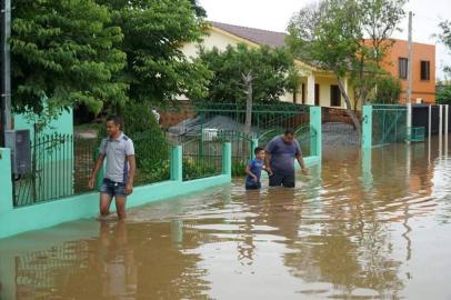 SÃO GABRIEL, 10/01/2019, Chuva deixa mais de cem famílias fora de casa na cidade