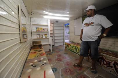  CAXIAS DO SUL, RS, BRASIL, 10/01/2018 - O morador do bairro Reolon, Maicon é um dos responsáveis por transformar um baú de caminhão em Centro Cultural. Depois de reformado, o ex-caminhão será transportado e instalado na praça do bairro. (Marcelo Casagrande/Agência RBS)