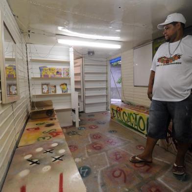  CAXIAS DO SUL, RS, BRASIL, 10/01/2018 - O morador do bairro Reolon, Maicon é um dos responsáveis por transformar um baú de caminhão em Centro Cultural. Depois de reformado, o ex-caminhão será transportado e instalado na praça do bairro. (Marcelo Casagrande/Agência RBS)