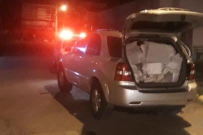 Cachoeirinha, RS, Brasil - Três criminosos que roubaram um carro em Canoas e que trocaram tiros com PMs foram presos em Cachoeirinha.