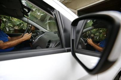 PORTO ALEGRE, RS, BRASIL, 08-01-2017. Motorista reclama do Uber. Ele prefere não ser identificado. (CARLOS MACEDO/AGÊNCIA RBS)