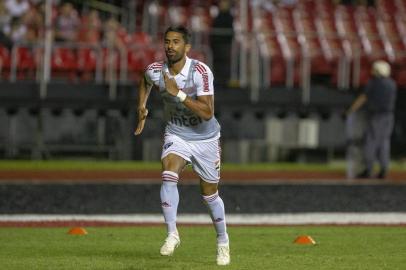 SÃO PAULO, SP - 18.11.2018: SÃO PAULO FC X CRUZEIRO - Santiago Tréllez preparando durante partida entra São Paulo FC x Cruzeiro válida pela 35ª rodada do Campeonato Brasileiro 2018, realizada no Estádio do Morumbi em São Paulo, SP. (Foto: Richard Callis/Fotoarena/Lancepress!)