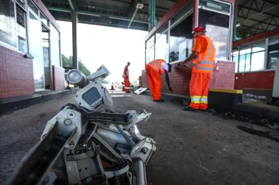  PORTO ALEGRE, RS, BRASIL, 13/01/2018:  CCR, nova empresa responsável pela concessão da freeway, começa obras no pedágio de Gravataí.Indexador: ISADORA NEUMANN