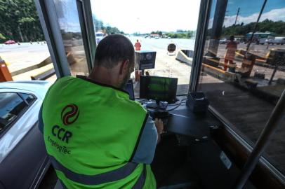  PORTO ALEGRE, RS, BRASIL, 13/01/2018:  CCR, nova empresa responsável pela concessão da freeway, começa obras no pedágio de Gravataí.Indexador: ISADORA NEUMANN