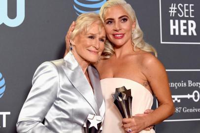 SANTA MONICA, CA - JANUARY 13: Glenn Close (L), winner of Best Actress for The Wife, and Lady Gaga, winner of Best Actress for A Star Is Born, pose in the press room during the 24th annual Critics Choice Awards at Barker Hangar on January 13, 2019 in Santa Monica, California.   Frazer Harrison/Getty Images/AFP