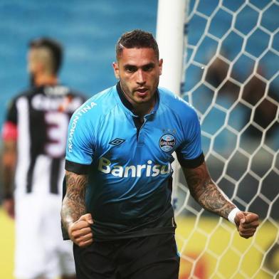  PORTO ALEGRE, RS, BRASIL, 23-05-2015: Grêmio enfrenta o Figueirense, na Arena, em partida válida pela 2ª rodada do Brasileirão. Braian Rodríguez comemora o único gol da partida (FOTO: Fernando Gomes/Agencia RBS, Esportes).