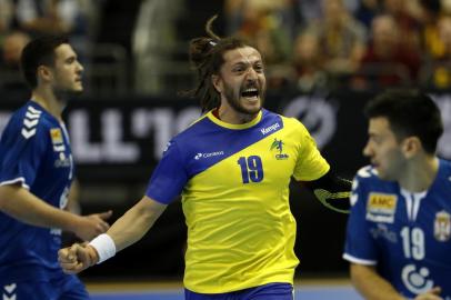  Brazils Thiagus Petrus Santos celebrates after scoring during the IHF Mens World Championship 2019 Group A handball match between Serbia and Brazil at the Mercedes-Benz Arena in Berlin on January 14, 2019. (Photo by Odd ANDERSEN / AFP)Editoria: SPOLocal: BerlinIndexador: ODD ANDERSENSecao: handball (team)Fonte: AFPFotógrafo: STF