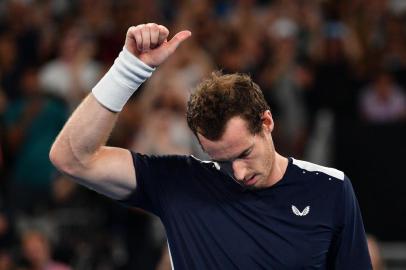  Britains Andy Murray reacts after defeat in his mens singles match against Spains Roberto Bautista Agut on day one of the Australian Open tennis tournament in Melbourne on January 14, 2019. (Photo by SAEED KHAN / AFP) / -- IMAGE RESTRICTED TO EDITORIAL USE - STRICTLY NO COMMERCIAL USE --Editoria: SPOLocal: MelbourneIndexador: SAEED KHANSecao: tennisFonte: AFPFotógrafo: STF