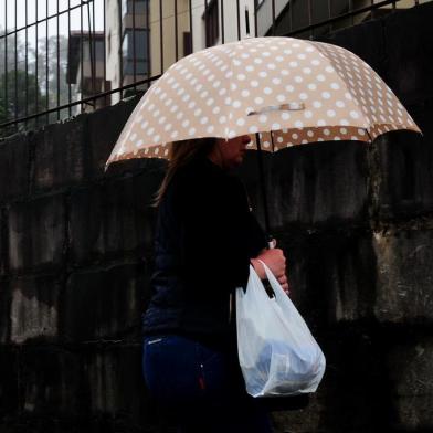  CAXIAS DO SUL, RS, BRASIL, 03/09/2018. Ambiental de clima chuvoso em Caxias do Sul. (Diogo Sallaberry/Agência RBS)