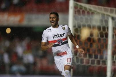 Tréllez comemora gol do São Paulo contra o São Caetano no Morumbi no jogo de volta das quartas de final do Campeonato Paulista.