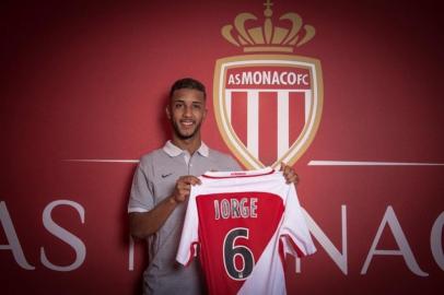 O Monaco anunciou, nesta segunda-feira, a contratação do brasileiro Jorge, que jogava no Flamengo e que assinou contrato com a equipe francesa até junho de 2021.