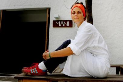 A chef Helena Rizzo em frente do seu restaurante em São Paulo, o Manía-chef-helena-rizzo-