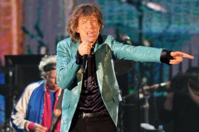 Mick Jagger em show dos Rolling Stones em Singapura no dia 15 de março. Em 17 de março, su