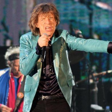 Mick Jagger em show dos Rolling Stones em Singapura no dia 15 de março. Em 17 de março, su