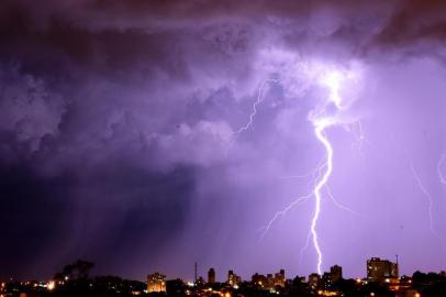  Raios em Passo Fundo na noite de terça-feira (15)