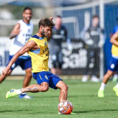 Treino Gremio RS - FUTEBOL/GREMIO  - ESPORTES - Jogadores do Gremio realizam treino tÃ©cnico na tarde desta segunda-feira durante o decimo segundo dia da PrÃ©-Temporada Laghetto HotÃ©is 2019. Jogador Juninho Capixaba. FOTO: LUCAS UEBEL/GREMIO FBPAEditoria: SPOIndexador: Lucas UebelSecao: futebolFonte: Gremio.netFotógrafo: Treino Gremio 