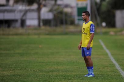  CAXIAS DO SUL, RS, BRASIL, 14/12/2018 - Equipe da Ser Caxias treina para jogo de terça feira. NA FOTO: lateral direito Muriel. (Marcelo Casagrande/Agência RBS)