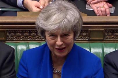  A video grab from footage broadcast by the UK Parliaments Parliamentary Recording Unit (PRU) shows Britains Prime Minister Theresa May listen as opposition Labours deputy leader Tom Watson speaks during a debate on a motion of no confidence, in the House of Commons in London on January 16, 2019. - Prime Minister Theresa May was expected to win a confidence vote on Wednesday despite a crushing defeat over her Brexit deal that triggered warnings of a chaotic no-deal divorce. (Photo by HO / PRU / AFP) / RESTRICTED TO EDITORIAL USE - MANDATORY CREDIT  AFP PHOTO / PRU  - NO USE FOR ENTERTAINMENT, SATIRICAL, MARKETING OR ADVERTISING CAMPAIGNSEditoria: POLLocal: LondonIndexador: HOSecao: governmentFonte: PRUFotógrafo: STR