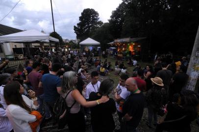  CAXIAS DO SUL, RS, BRASIL, 23/11/2018. 11º Mississippi Delta Blues Festival, MDBF, no Largo da Estação Férrea - 2º dia. Na foto, Bob Stronger & The Headcutters, no Front Porch. (Felipe Nyland)