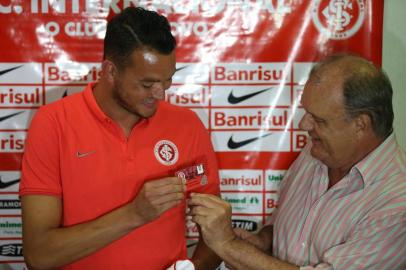  BENTO GONÇALVES, RS, BRASIL, 14-01-2015: Pré-temporada 2015 do Internacional em Bento Gonçalves.Apresentação do jogador Réver no hotel Dallonder.(FOTO: DIEGO VARA/AGÊNCIA RBS)