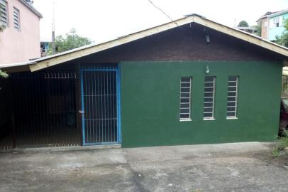 Casa de Acolhida Papa Francisco teve ajuda de voluntários e doações para ser revitalizada. Na foto, o antes e depois.