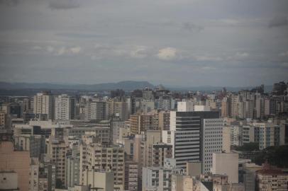  PORTO ALEGRE, RS, BRASIL - 2019.01.16 - Vista de cima da cidade de Porto Alegre, com bairros e prédios. Foto para ilustrar matérias sobre valores médios de IPTU da cidade. (Foto: ANDRÉ ÁVILA/ Agência RBS)Indexador: Andre Avila