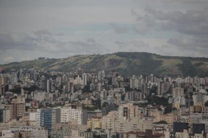  PORTO ALEGRE, RS, BRASIL - 2019.01.16 - Vista de cima da cidade de Porto Alegre, com bairros e prédios. Foto para ilustrar matérias sobre valores médios de IPTU da cidade. (Foto: ANDRÉ ÁVILA/ Agência RBS)Indexador: Andre Avila