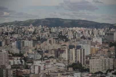  PORTO ALEGRE, RS, BRASIL - 2019.01.16 - Vista de cima da cidade de Porto Alegre, com bairros e prédios. Foto para ilustrar matérias sobre valores médios de IPTU da cidade. (Foto: ANDRÉ ÁVILA/ Agência RBS)Indexador: Andre Avila