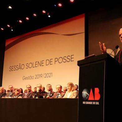  O presidente da Ordem dos Advogados do Brasil no Rio Grande do Sul (OAB-RS), Ricardo Breier,tomou posse para o novo mandato na noite desta quarta-feira (16). A cerimônia foi realizada em Porto Alegre.Reeleito em novembro do ano passado, com 70,19% dos votos, Breier, 52 anos, permanecerá à frente da entidade até o fim de 2021. O dirigente projetou a continuidade de ações:Indexador: Picasa