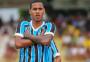 O centroavante da base que ganhará espaço no Grêmio com a lesão de Vizeu