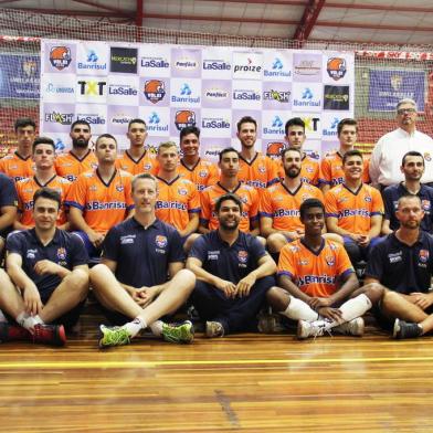  A APAV Canoas apresentou nesta semana o grupo que vai participar da Superliga B de vôlei, competição que se inicia em 19 de janeiro