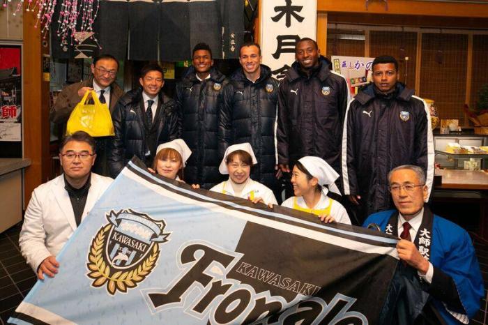 leandro damiao e apresentado pelo kawasaki frontale gzh kawasaki frontale