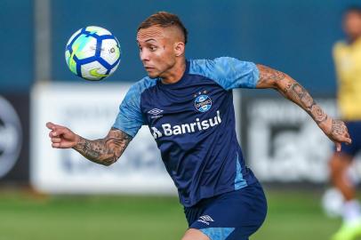 O atacante Everton participa de treino do Grêmio no CT Luiz Carvalho.