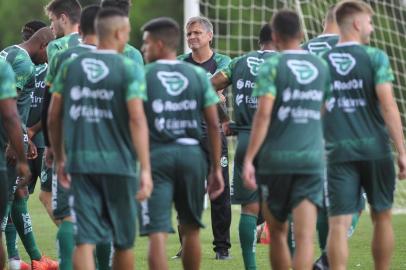  CAXIAS DO SUL, RS, BRASIL. (11/01/2019)Último treino do Juventude antes do amistoso contra o Veranópolis. Na foto técnio Luiz Carlos Winck. (Antonio Valiente/Agência RBS)