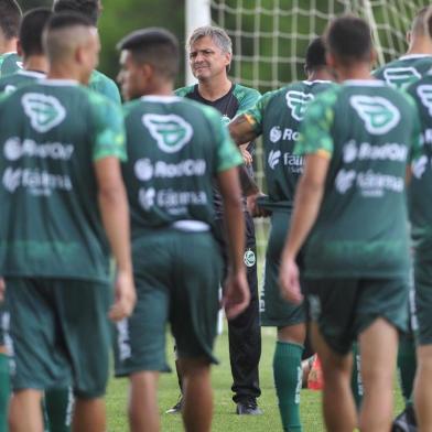  CAXIAS DO SUL, RS, BRASIL. (11/01/2019)Último treino do Juventude antes do amistoso contra o Veranópolis. Na foto técnio Luiz Carlos Winck. (Antonio Valiente/Agência RBS)