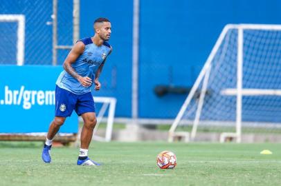 RS - FUTEBOL/GREMIO  - ESPORTES - Jogadores do Gremio realizam treino na tarde desta quarta-feira durante o decimo quarto dia da Pré-Temporada Laghetto Hotéis 2019. Volante Rômulo FOTO: LUCAS UEBEL/GREMIO FBPA