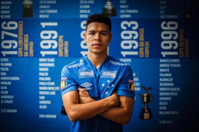  BELO HORIZONTE/MG - 18.01.2019: Marquinhos Gabriel, novo jogador do Cruzeiro, chega na Toca da Raposa II para assinar contrato e realizar exames. Foto: Vinnicius Silva/Cruzeiro IMPORTANTE: Imagem destinada a uso institucional e divulgaÃ§Ã£o, seu uso comercial estÃ¡ vetado incondicionalmente por seu autor e o Cruzeiro Esporte Clube. IMPORTANT: image intended for institutional use and distribution. Commercial use is prohibited unconditionally by its author and Cruzeiro Esporte Clube.Indexador: Vinnicius Silva