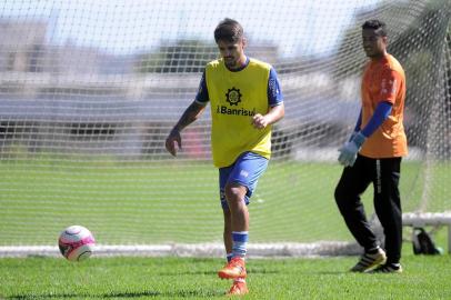  CAXIAS DO SUL, RS, BRASIL 15/01/2019Treino do time do SER Caxias no CT do clube. Equipe treina para o Gauchão. Na foto: Meia Rafael Gava. (Felipe Nyland/Agência RBS)