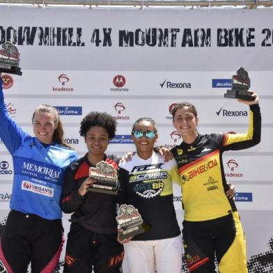  SÃO ROQUE, SP, BRASIL. 20/01/2019Caxiense Laís flecke termina em terceiro na copa américa  de downhill(de amarelo). 