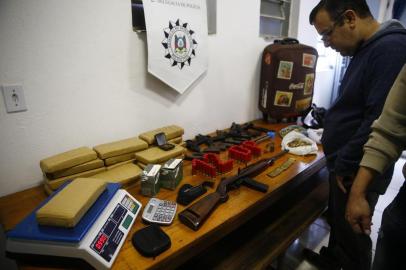  PORTO ALEGRE, RS, BRASIL, 16-08-2016: Gordo das Armas foi preso pela Polícia Civil com fuzil, pistolas e 15kg de maconha no bairro Rubem Berta, zona norte de Porto Alegre (FOTO FÉLIX ZUCCO/AGÊNCIA RBS, Editoria de Polícia).