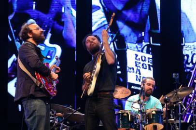 Porto Alegre/RS - BRASIL - 17/10/2015 - A banda Los Hermanos durante show realizado no anfiteatro do Beira-Rio. Dez mil pessoas acompanharam o show do quinteto no estádio Beira-Rio, que pela primeira vez usou a configuração Anfiteatro, onde o palco fica instalado atrás de uma das goleiras, evitando o uso do gramado principal.