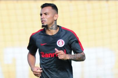  PORTO ALEGRE, RS, BRASIL 27/01/2017 - Imagens do treino do Inter que aconteceu agora a tarde no CT Parque Gigante. Na foto: Alemão, lateral. (FOTO: LAURO ALVES/AGÊNCIA RBS).