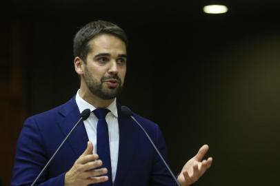 PORTO ALEGRE, RS, BRASIL, 03-01-2019: O governador do RS, Eduardo Leite, durante a posse da vereadora Monica Leal como presidente da Câmara de Vereadores de Porto Alegre. (Foto: Mateus Bruxel / Agência RBS)