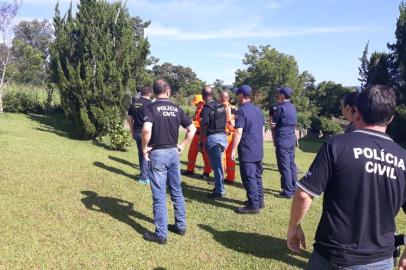 Polícia e bombeiros fizeram buscas na região