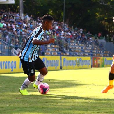 O atacante Tetê foi destaque do Grêmio no confronto com o Peñarol pela Copa Ipiranga sub-20, no estádio do Sesc, em Porto Alegre.