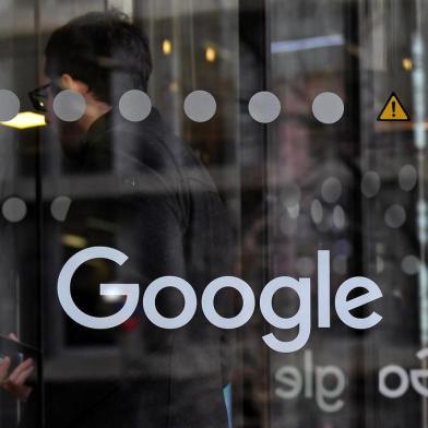 A visitor enters the the offices of Google in London on January 18, 2019. (Photo by Ben STANSALL / AFP)